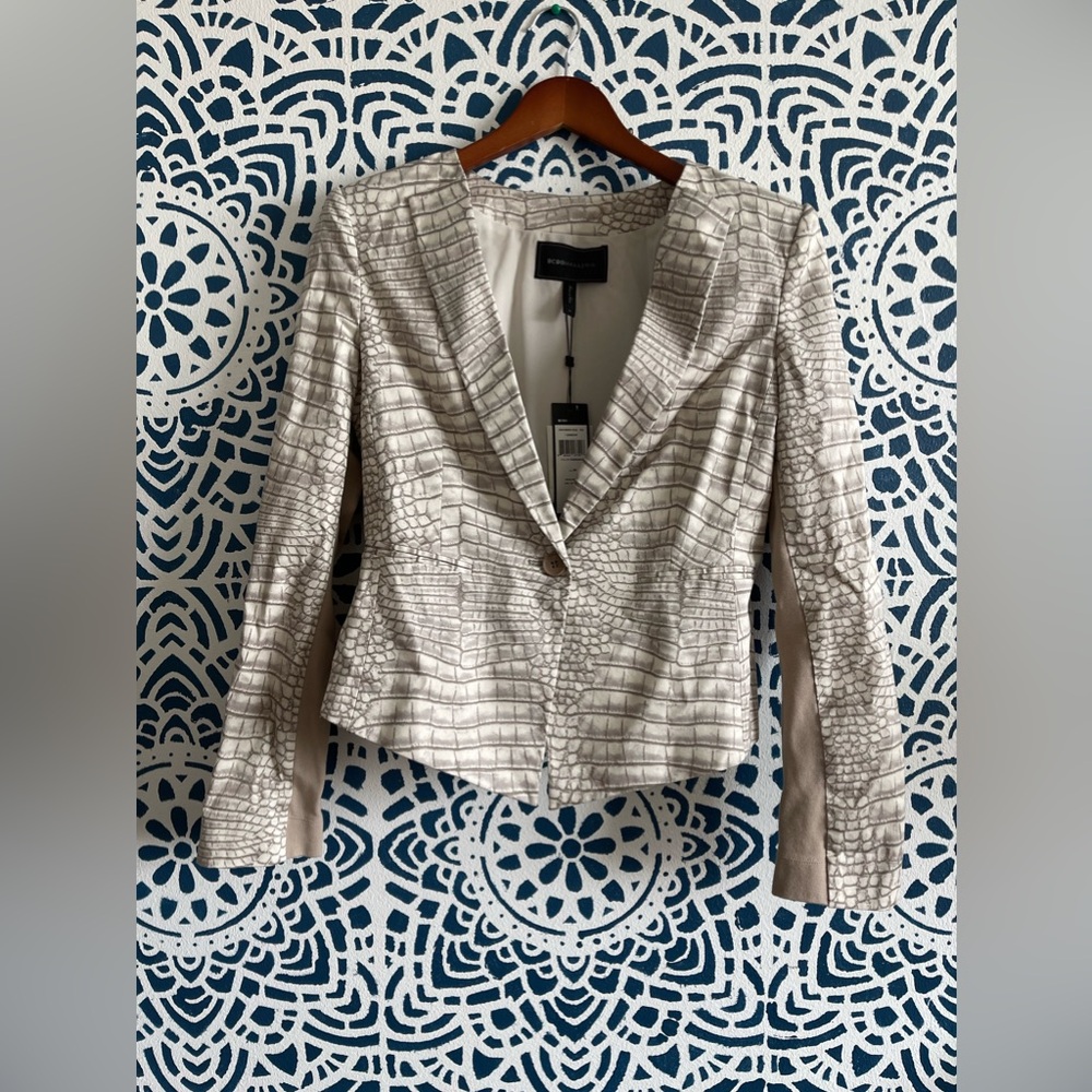 NWT BCBG Max Azria size M crocodile print beige gray blazer